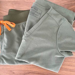 FIGS Womens Hunter Green Casma top, Livingston pants